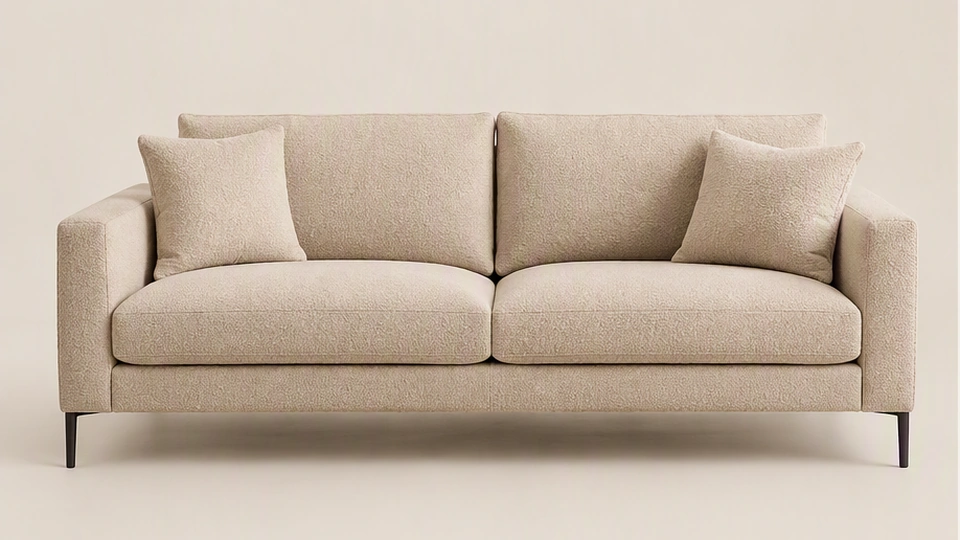 Helles Sofa mit Kissen